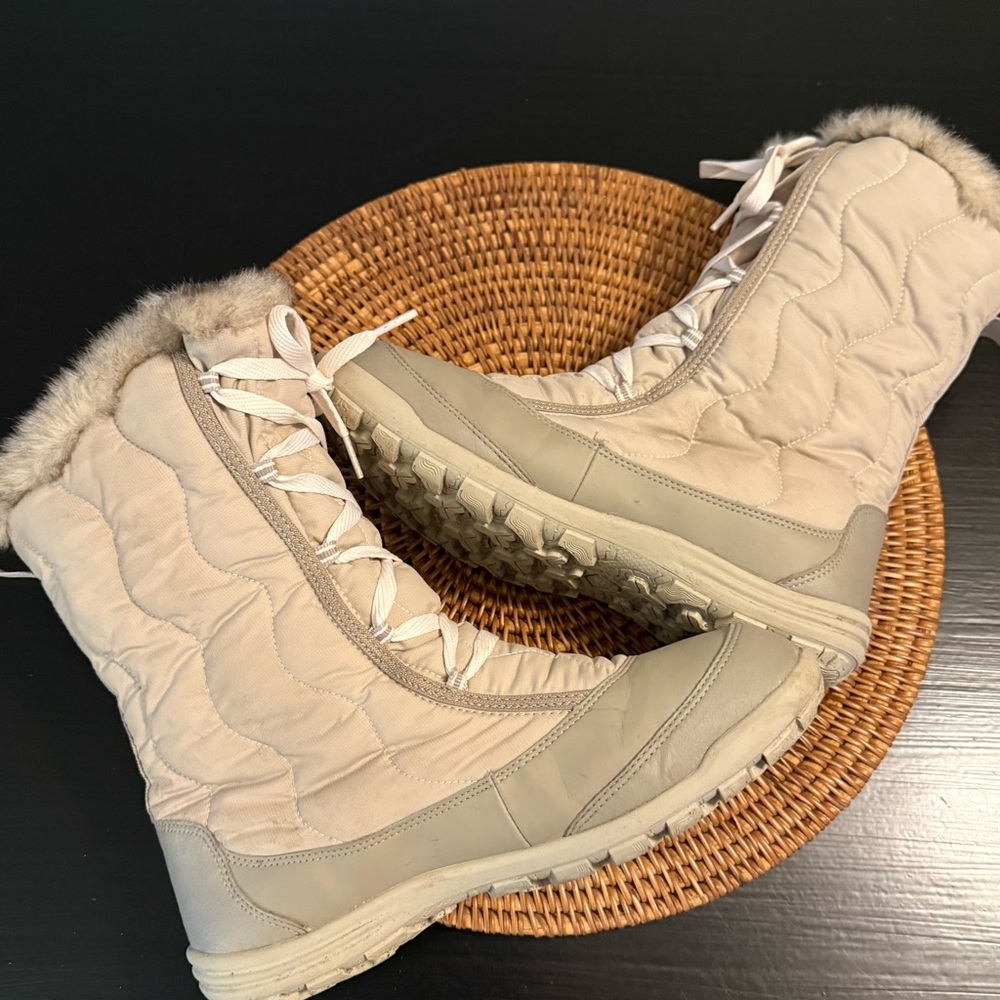 Quechua Women's Beige Winter Boots - Picture 6 of 9